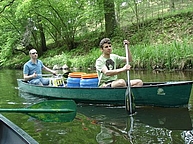zwei Männer im Kanu