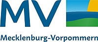 Logo mit den Buchstaben 'MV' und einem stilisierten Landschaftsbild neben dem Schriftzug 'Mecklenburg-Vorpommern'